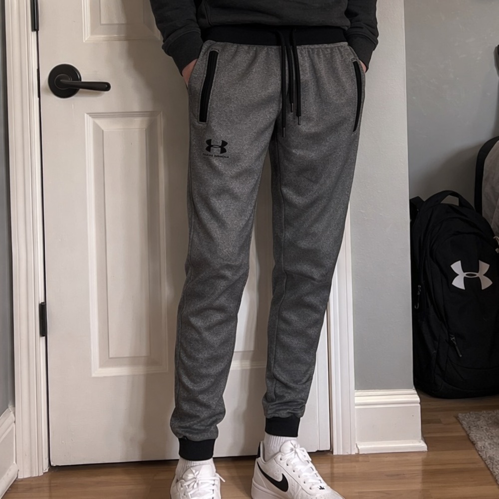 Under Armour Heather Gray Joggers like NEW